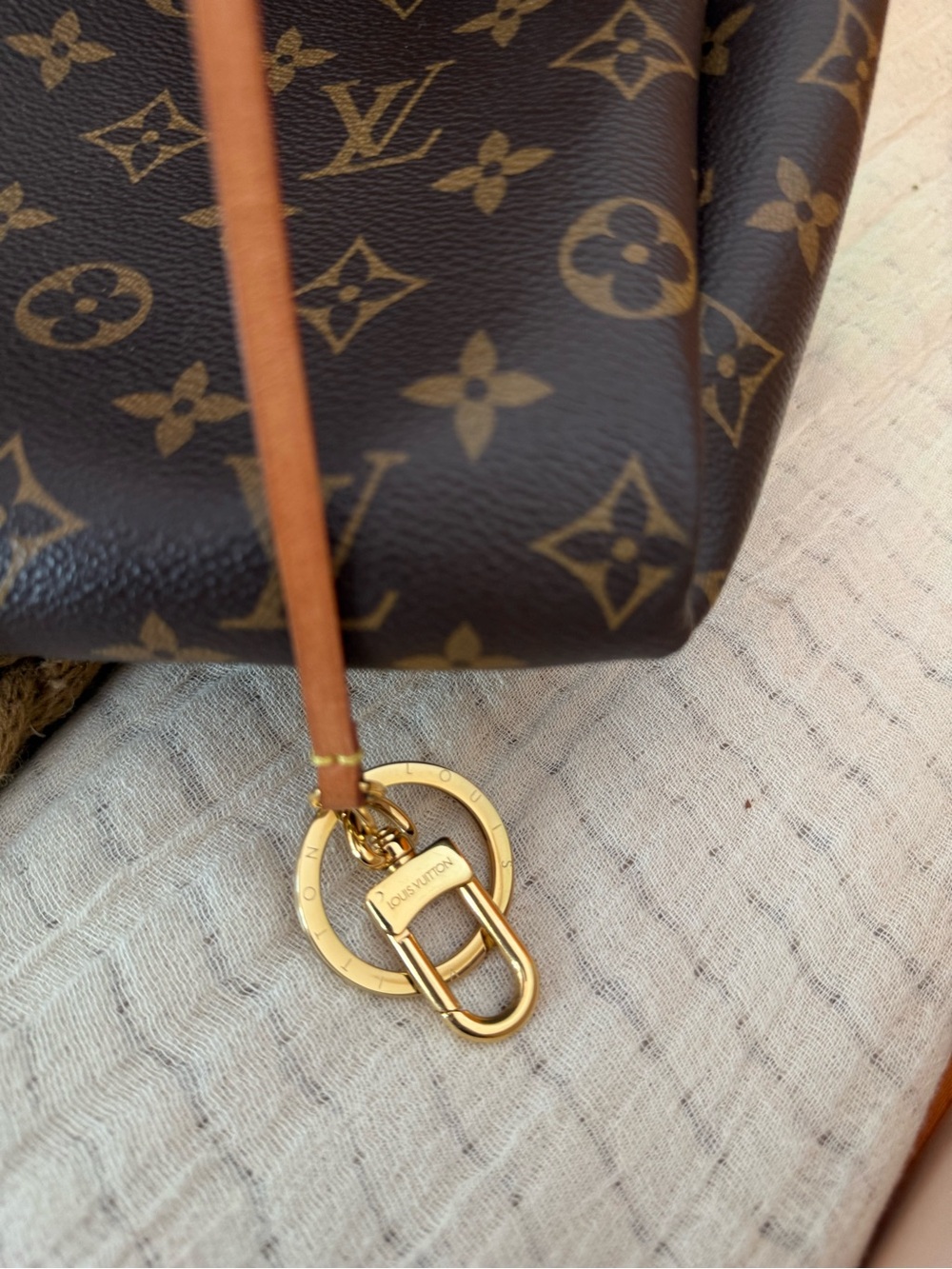 Louis Vuitton Brown Monogram Artsy MM  bag - Picture 9 of 14